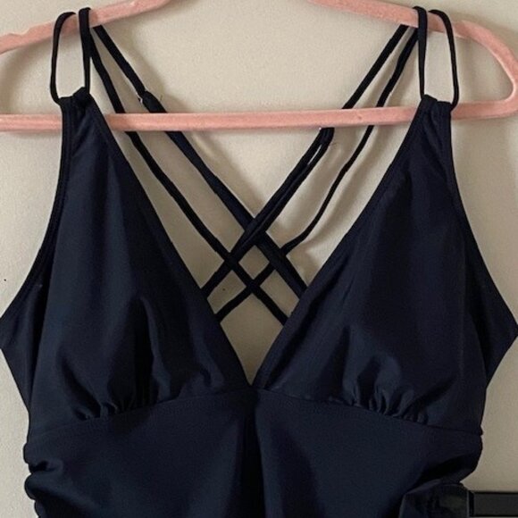 Black V-Neck Tankini Set (with adjustable draw-string sides) - Picture 3 of 5